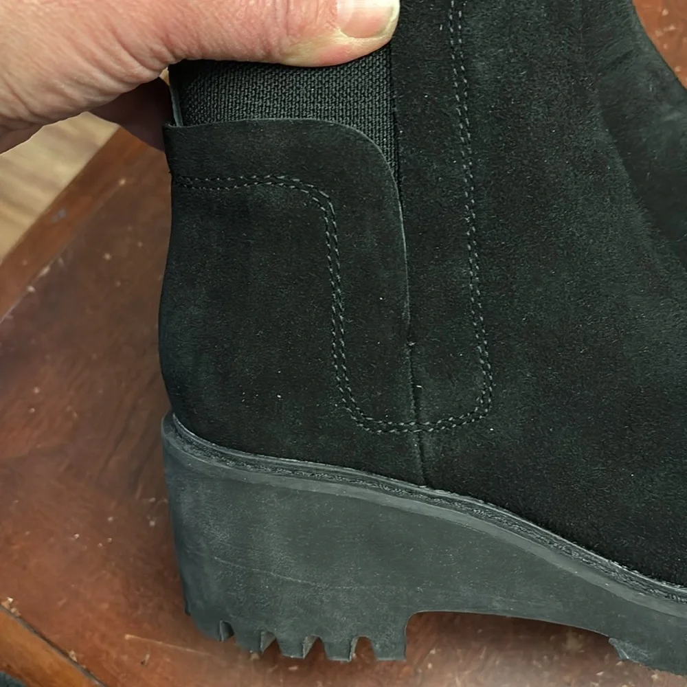 Dolce vita size 7 black suede Chelsea booties slip ons 2” heel brand new - Picture 4 of 7